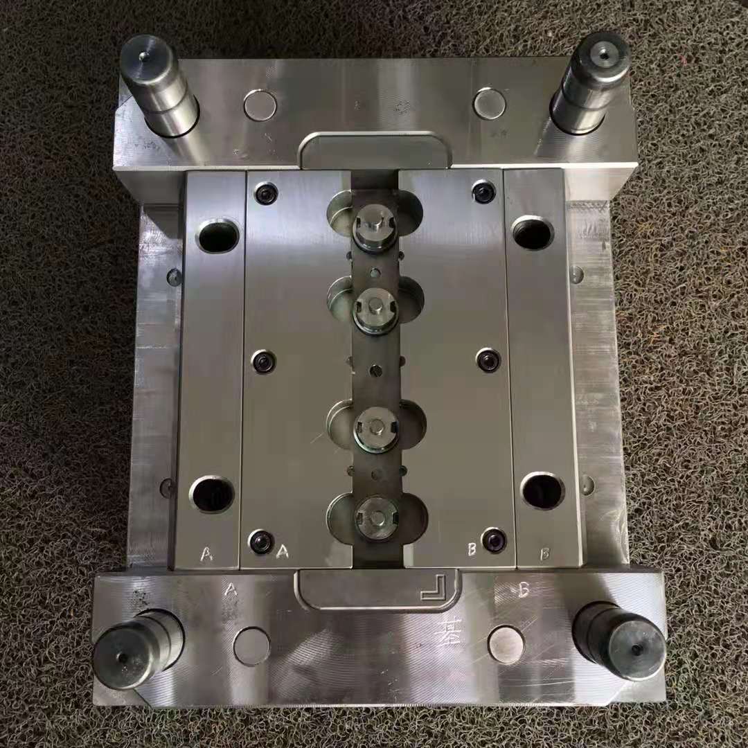 M12连接器模具 精密注塑芯子模具的技术解析与应用